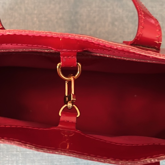Louis Vuitton Wilshire PM Red Vernis Handbag with COA - Picture 9 of 15